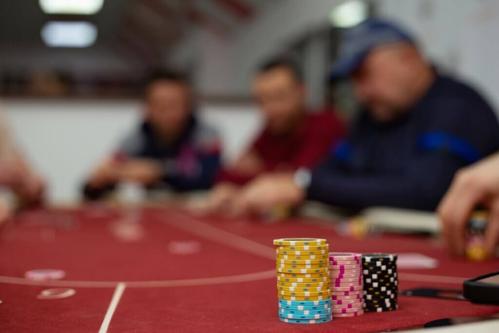 本 八幡 ポーカー：戦略と勝利の舞台